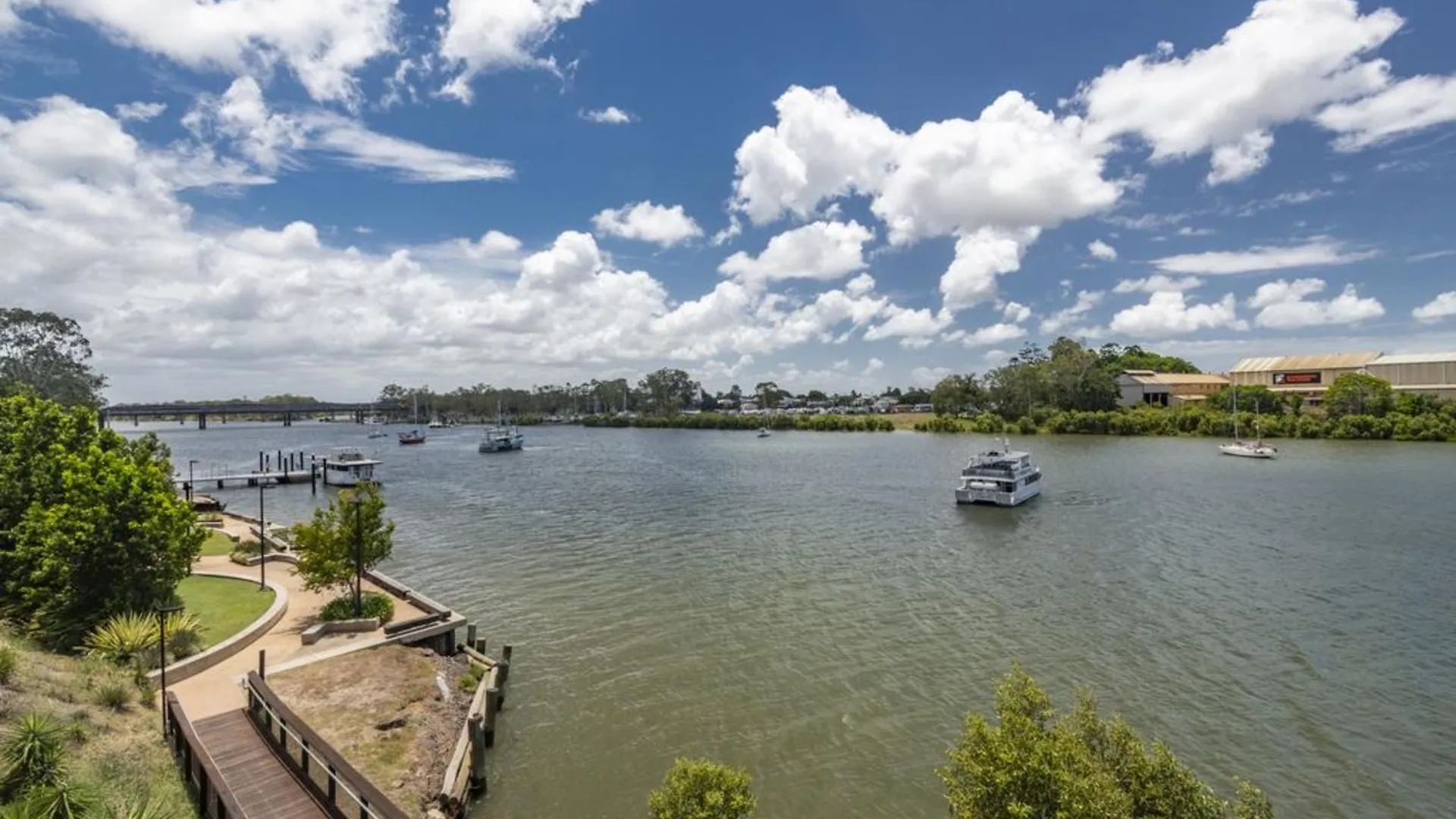 ****  Burnett Riverside Hotel Bundaberg Australia